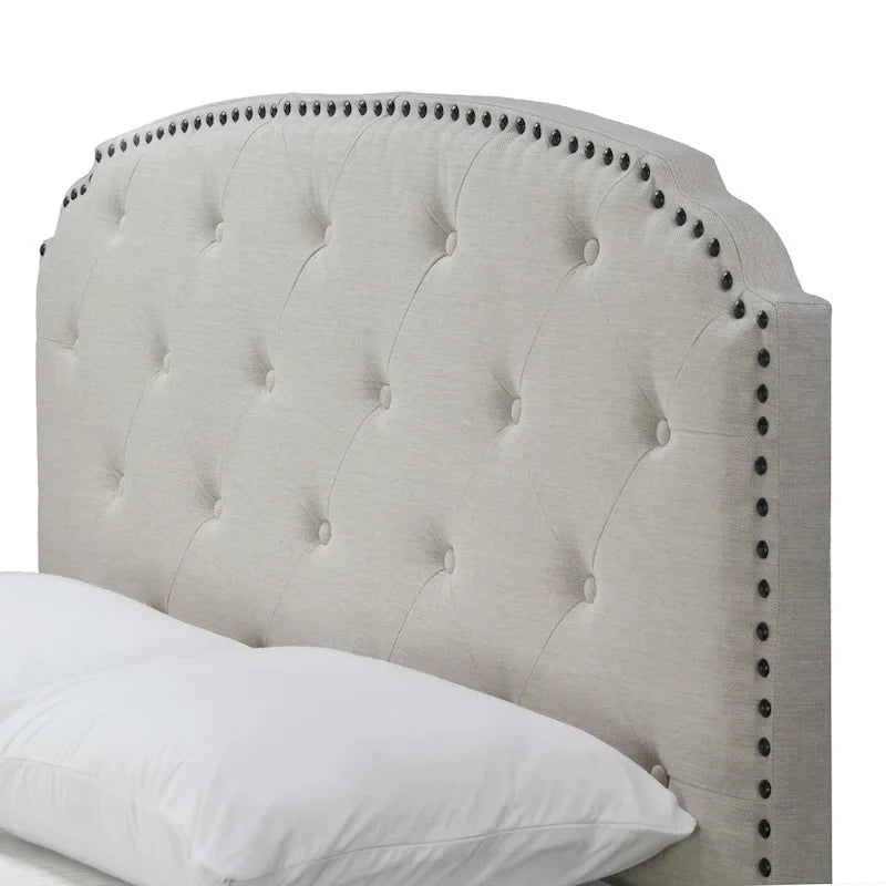 Lit queen-size en tissu beige capitonné, Pour 2 personnes – Style classique