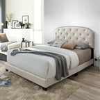Lit queen-size en tissu beige capitonné, Pour 2 personnes – Style classique