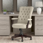 Fauteuil de bureau capitonné à dossier haut Cabot avec accoudoirs de Bush Furniture