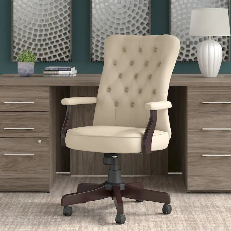 Fauteuil de bureau capitonné à dossier haut Cabot avec accoudoirs de Bush Furniture