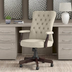 Fauteuil de bureau capitonné à dossier haut Cabot avec accoudoirs de Bush Furniture